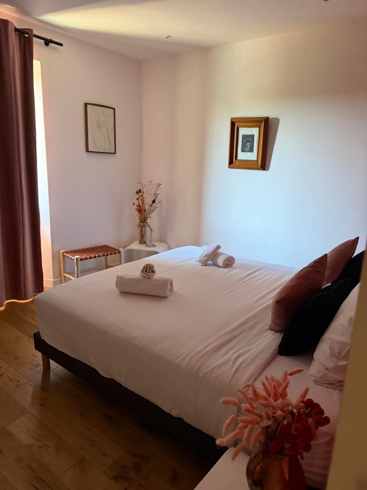 Chambre courte durée préparée par ST Nettoyage à Lyon
